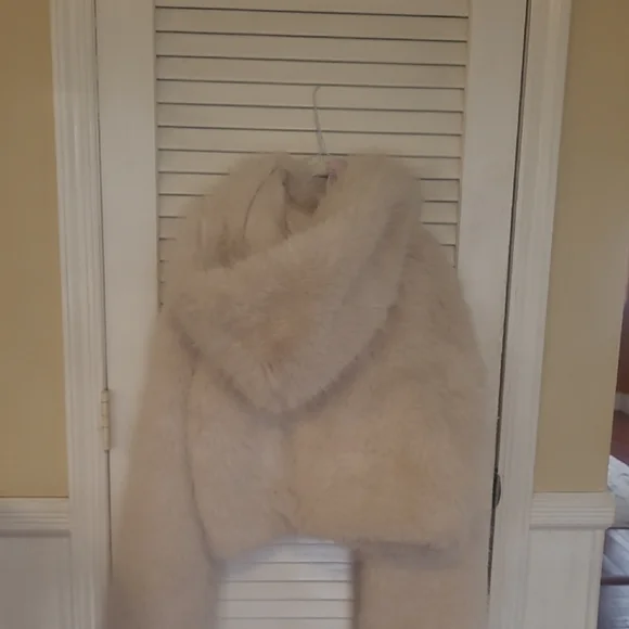 Women's Cream Faux Fur Hoodie Jacket.. Size Small.. - Picture 4 of 5